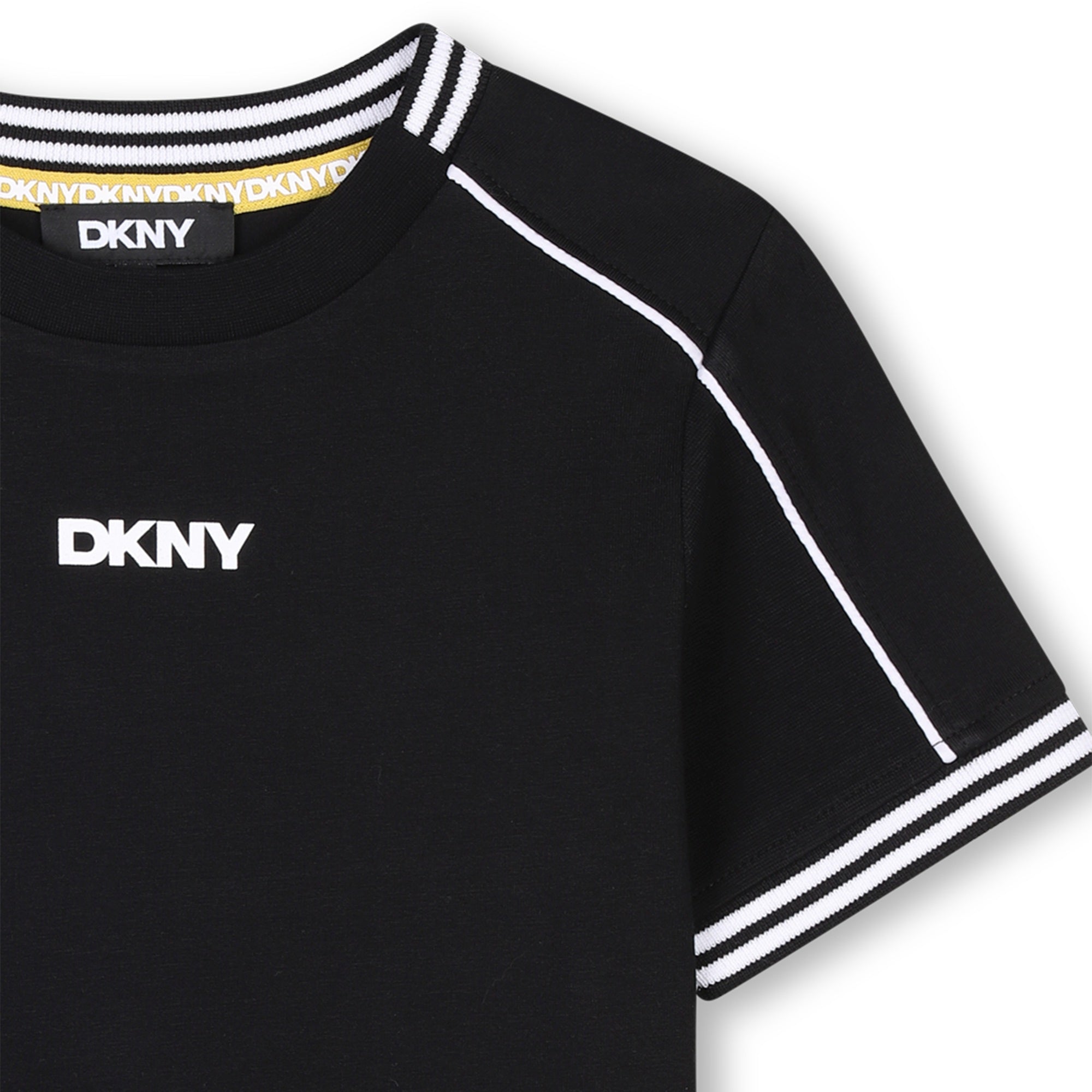 DKNYShort Sleeved T-Shirt3617165238932SAVANNA