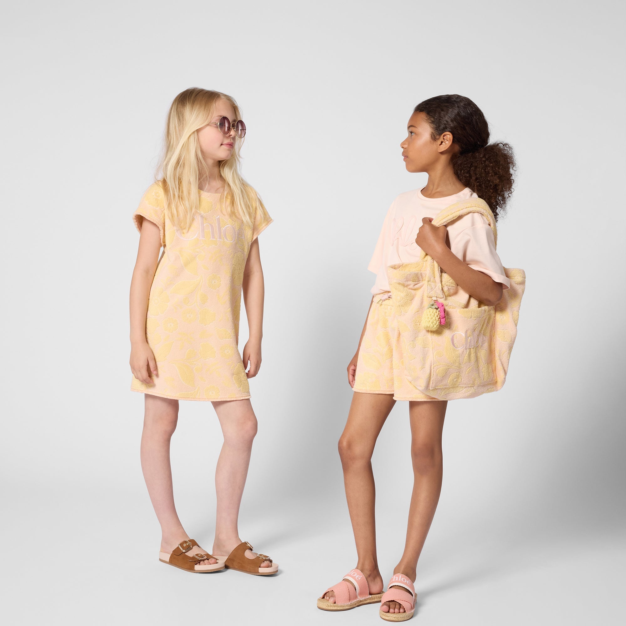 CHLOÉMini Me Logo T-Shirt3617165883705SAVANNA