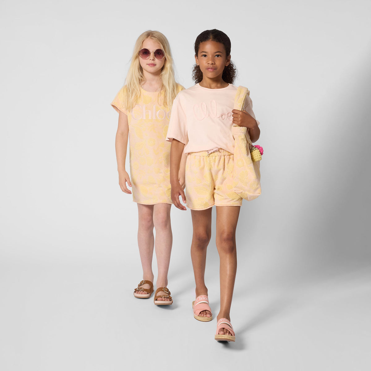 CHLOÉMini Me Logo T-Shirt3617165883705SAVANNA