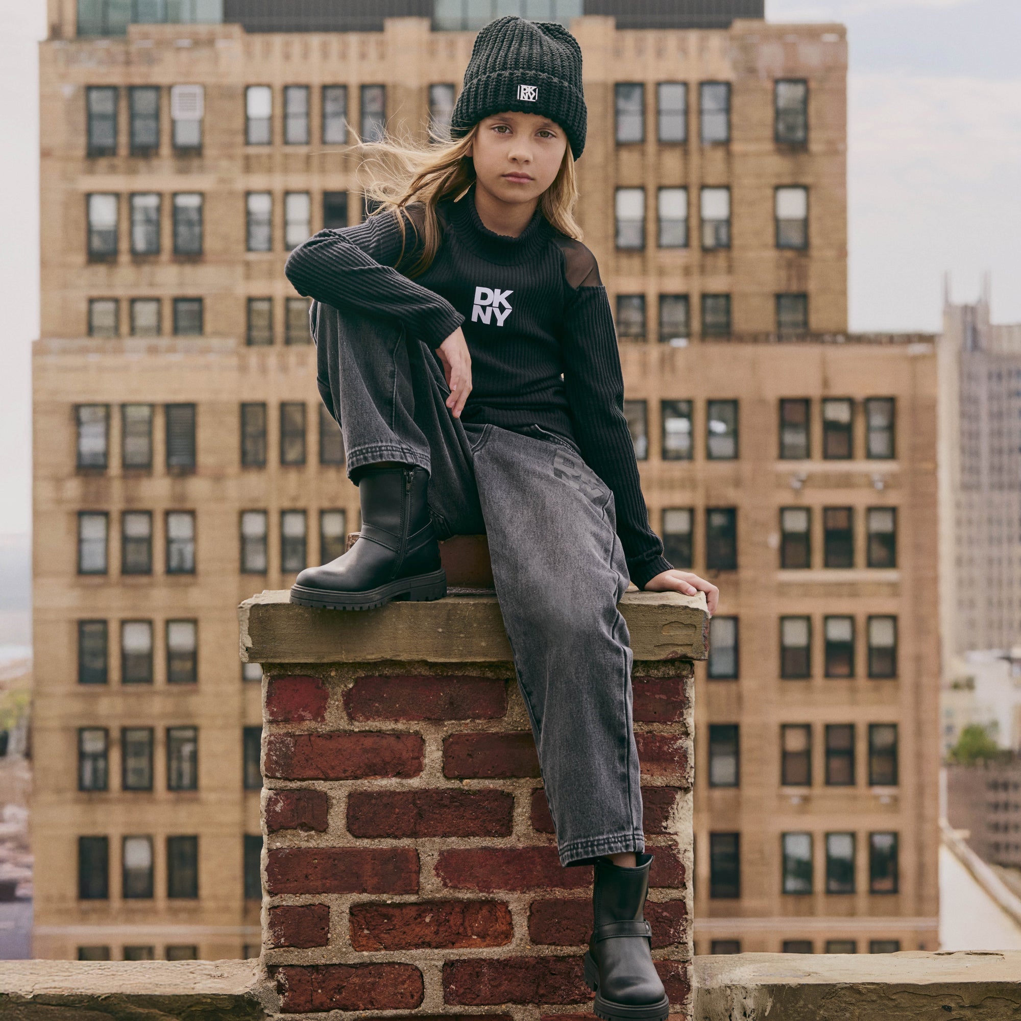 DKNYLogo Print Sweater3617165583292SAVANNA