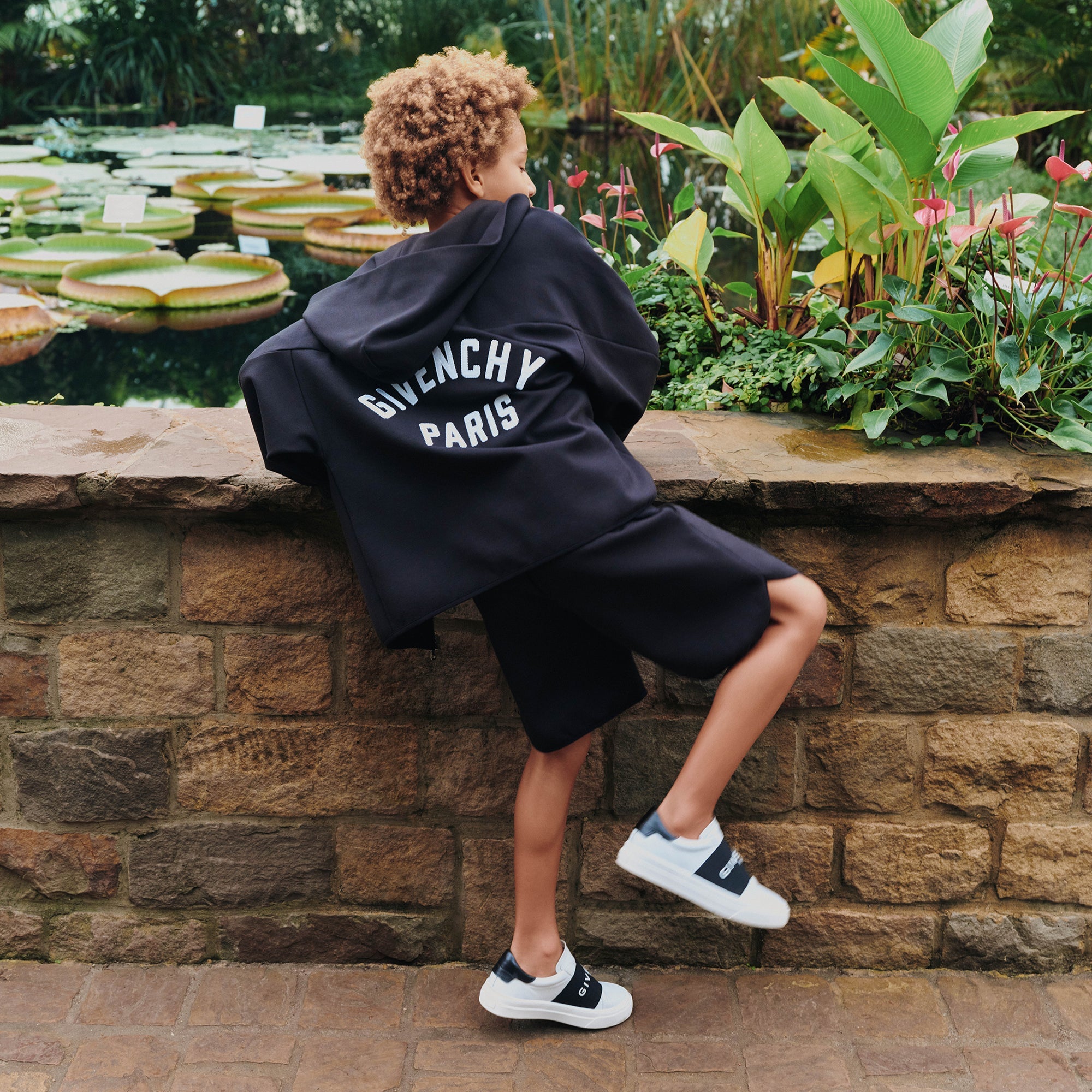 GIVENCHYLogo Print Sneakers3617166120908SAVANNA